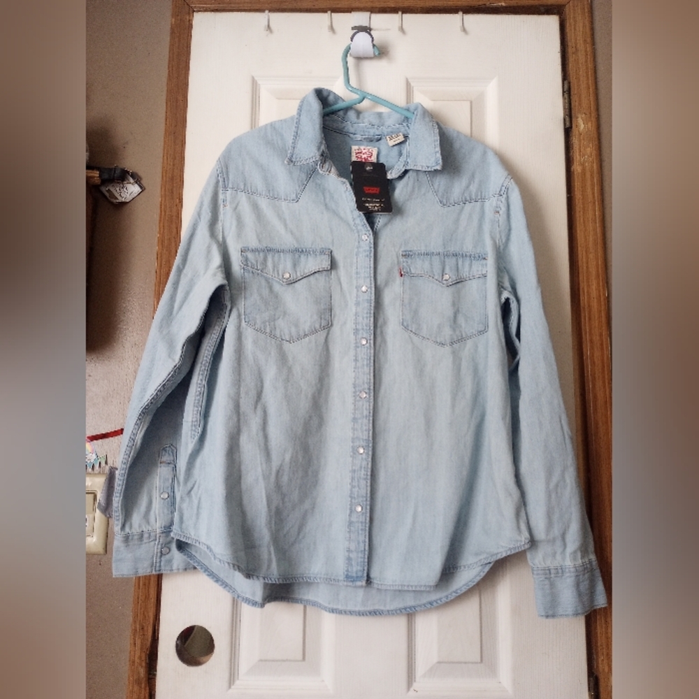 Levi's ladies shirt